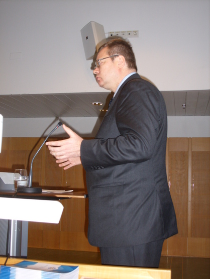 UMn viestintäjohtaja Jouni Mölsä MTSn journalistiseminaari 13.12.12