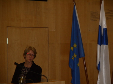 Konsuli Riitta Hemmi Suomen Pietarin pääkonsulaatissa 25.4.14