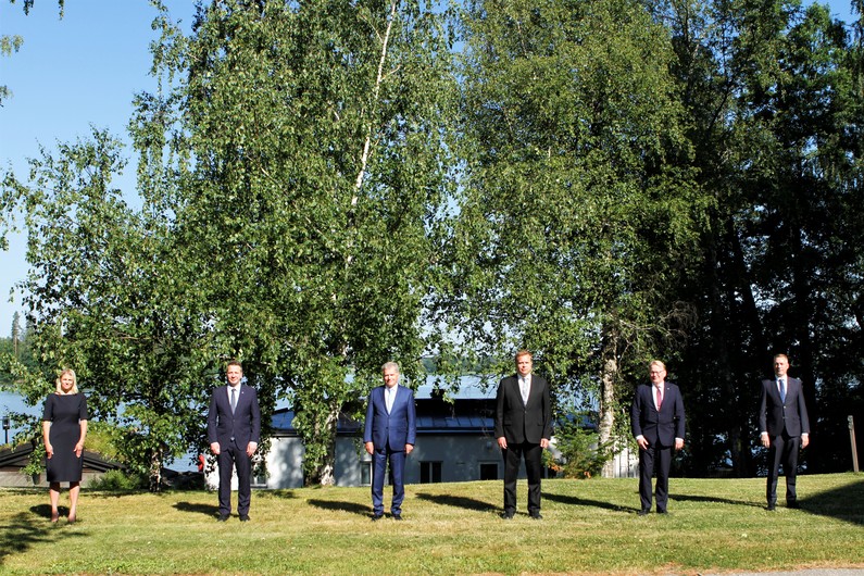 Nordefco-maiden puolustusministerit ja Sauli Niinistö.